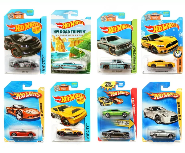 Odessa, Ukrayna - Kasım, 2017: Hot Wheels. Çocuklar oyuncak. Makineleri. Beyaz bir arka plan üzerinde oyuncaklar