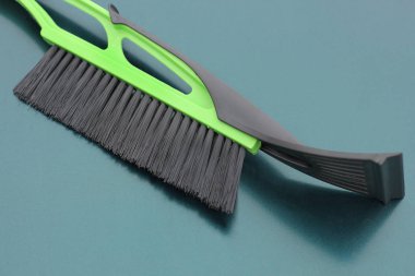 Araba kar temizleme fırçası