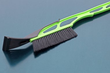 Araba kar temizleme fırçası