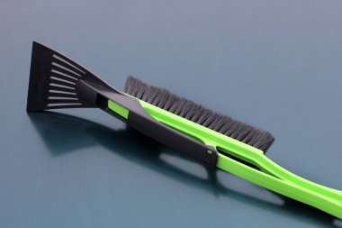 Araba kar temizleme fırçası