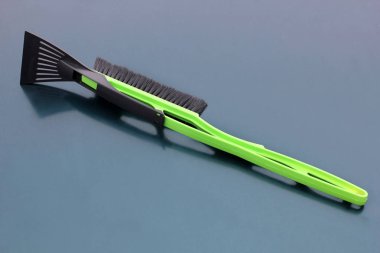 Araba kar temizleme fırçası