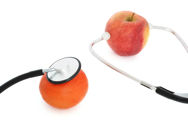 Stetoskop Mandarynki Jabłka Białym Tle — Zdjęcie stockowe