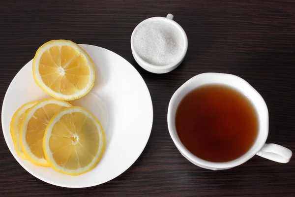 Una Tazza Limone Piatto Zucchero Tavolo Legno — Foto Stock