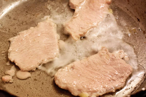 Carne Frita Uma Frigideira — Fotografia de Stock