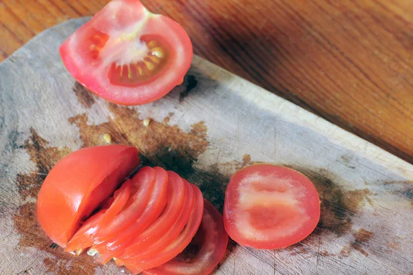 Sliced Tomatoes Cutting Board — Stock Photo, Image