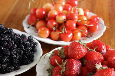 Çilek. Çilek, kiraz ve dut