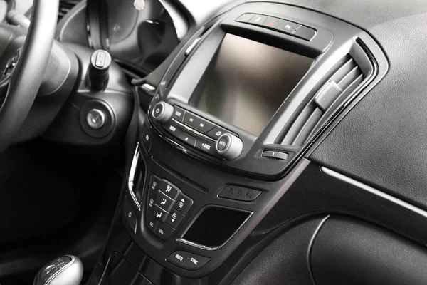 ダッシュ ボードを表示する現代自動車の内部の眺め 車のインテリアの詳細 — ストック写真
