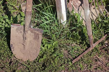 Kürek ve komisyon sokakta