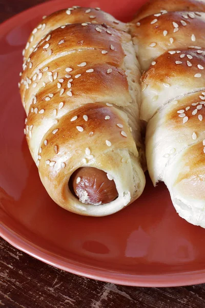 Worst Het Deeg Een Houten Achtergrond — Stockfoto