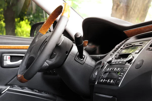 Uitzicht Het Interieur Van Een Moderne Auto Met Het Dashboard — Stockfoto