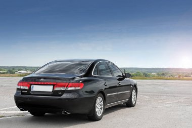 Kiev, Ukrayna - 6 Ağustos 2018: Hyundai Grandeur yolda