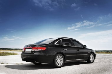 Kiev, Ukrayna - 6 Ağustos 2018: Hyundai Grandeur yolda