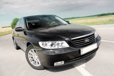 Kiev, Ukrayna - 6 Ağustos 2018: Hyundai Grandeur yolda