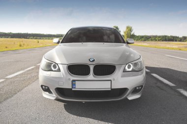 Kiev, Ukrayna - 9 Eylül 2018. BMW E60 yolda