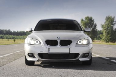 Kiev, Ukrayna - 9 Eylül 2018. BMW E60 yolda