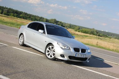 Kiev, Ukrayna - 9 Eylül 2018. BMW E60 yolda