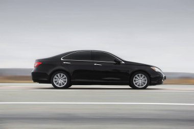 Kiev, Ukrayna - 5 Kasım 2018: Lexus Es 350 araba hareket