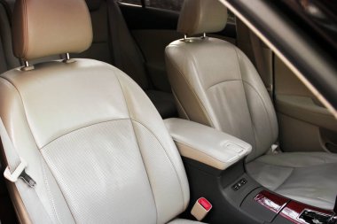 Deri araba koltuğu. Araba iç detaylar