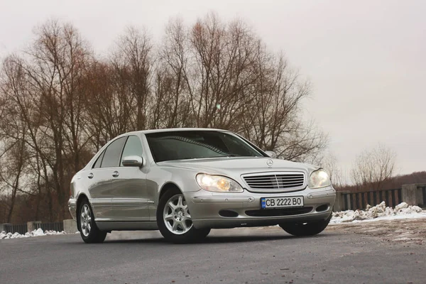 Kijów Ukraina Listopada 2018 Mercedes Benz Class Zimie Tle Drzew — Zdjęcie stockowe