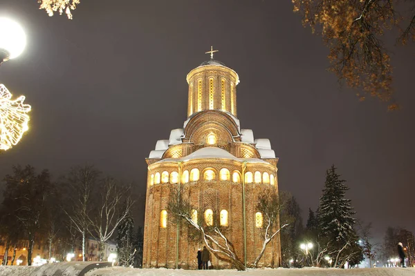Kyrkan Vintern Night City — Stockfoto