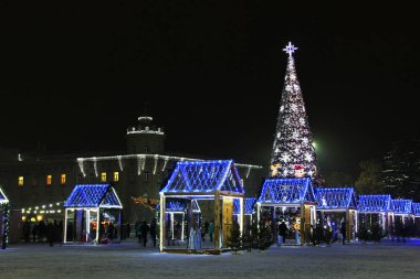 Chernihiv, Ukrayna - 21 Aralık 2018: yeni yıl ağacı şehir merkezinde
