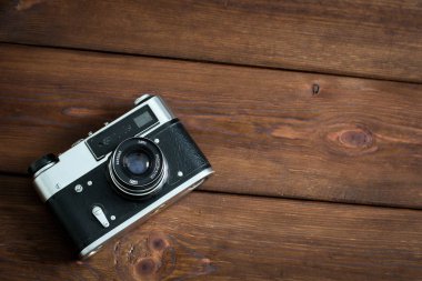 Kiev, Ukrayna - 21 Ocak 2019: Eski fotoğraf makinesi ahşap arka plan üzerinde