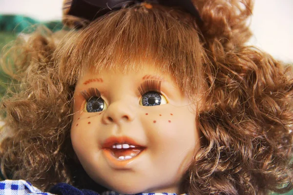 Фарфоровая кукла — стоковое фото