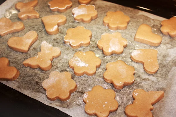 Cocinar en la cocina. Productos de panadería — Foto de Stock