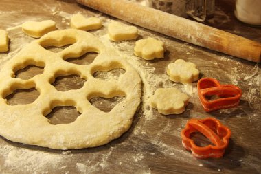 Mutfakta kurabiye pişirmek. Fırın ürünleri