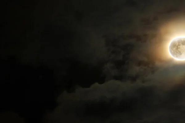 Krásný měsíc na noční obloze. Moonlight — Stock fotografie