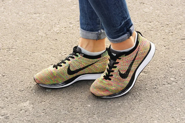 Tjernihiv, Ukraina-april 19, 2019: närbild Nike sneakers. Wom — Stockfoto