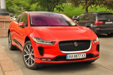 Kiev, Ukrayna - 3 Mayıs 2019: Jaguar I-Pace Ev400 c park