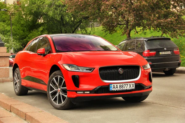 Kiev, Ukraine - May 3, 2019: Jaguar I-Pace EV400 parked in the c — Stock Photo, Image