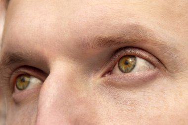 Gözler kapanır. Makro fotoğraf