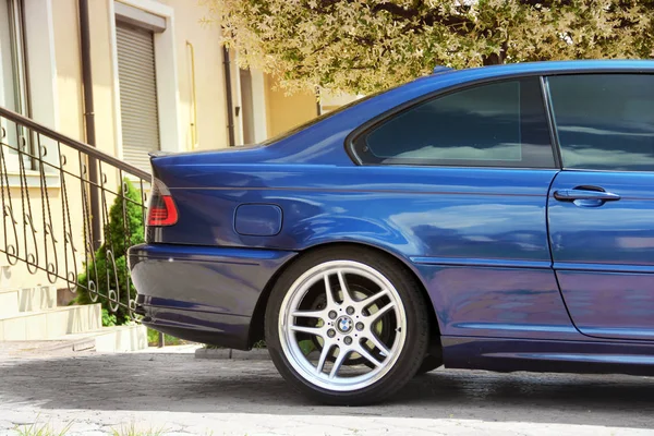 Chernihiv, Ukraine - 24 mai 2019 : BMW E46 voiture de sport dans la ville — Photo