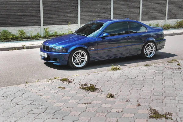 Chernihiv, Ucrânia - 24 de maio de 2019: BMW E46 carro esportivo no cit — Fotografia de Stock