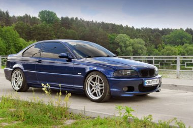 Chernihiv, Ukrayna - 24 Mayıs 2019: Bmw E46 spor otomobil cit