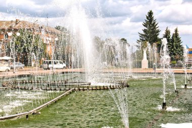 Smela, Ukrayna - 31 Temmuz 2019: Şehirde güzel büyük çeşme