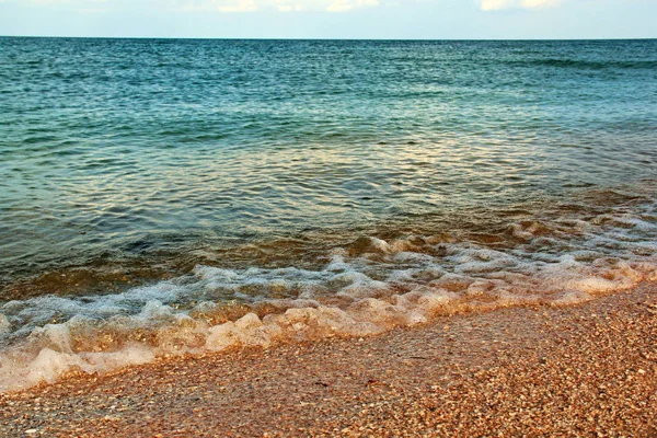 Güzel bir deniz kıyısı. Güzel yaz arka plan. Deniz ve ısı