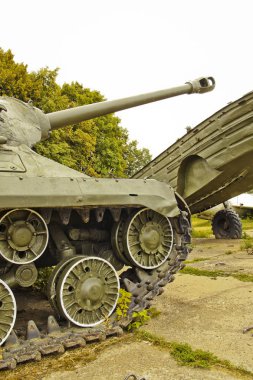 Pereyaslav-Khmelnitsky, Ukrayna - 11 Ağustos 2019: Eski askeri teçhizat. Soyut fotoğraf. Eski tank