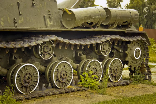 Pereyaslav-Khmelnitsky, Ukraina-11 sierpnia 2019: stary sprzęt wojskowy. Streszczenie zdjęcia. Stary czołg — Zdjęcie stockowe