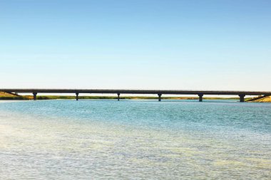 Büyük köprü. Gökyüzüne karşı köprü