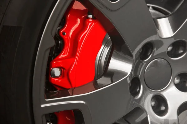 Koło Samochodu Tarcze Hamulcowe Czerwony Zacisk Kontekst Celów Reklamowych — Zdjęcie stockowe