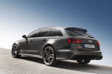 Kiev, Ukrayna - 3 Mayıs 2019: Gri Audi RS6