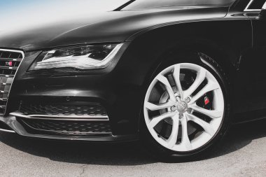 Kiev, Ukrayna - 10 Eylül: Audi S7 Quattro açık bir gökyüzüne yakın çekim