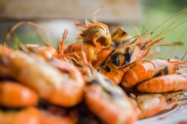 Izgara karides odak onların yapıştırmak