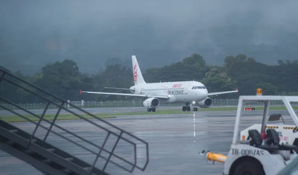 Chiangmai, Tayland, 28 Temmuz 2018: Cathay Dragon A320-200 B-HSI uçuş Ka232 Hong Kong'tan geldi Chaingmai