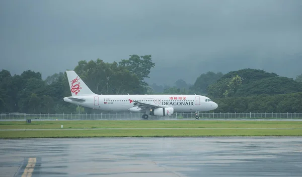 Chiangmai, Tayland, 28 Temmuz 2018: Cathay Dragon A320-200 B-HSI uçuş Ka232 Hong Kong'tan geldi Chaingmai