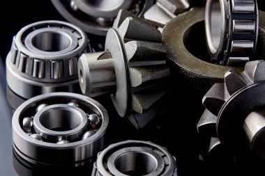 Dişliler, yatakları ve diferansiyel karanlık tablo vardır. Arka plan olarak kullanılabilir.