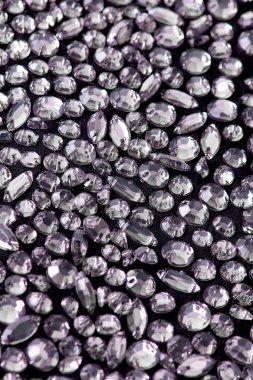 Parlak renklerin payetleri ve payetleri ile kumaş. Moda glitter kumaş, payetler. Parlak yüzey